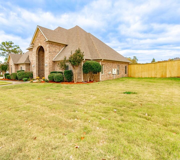 Property Photo: 3924 Commonwealth Dr AR 72022