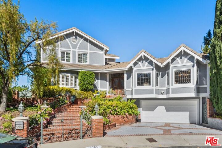 Property Photo:  3324 Alana Dr  CA 91403 
