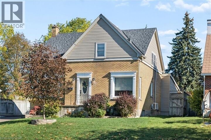 Property Photo:  16 Devitt Avenue South Upper  ON N2J 1Y5 