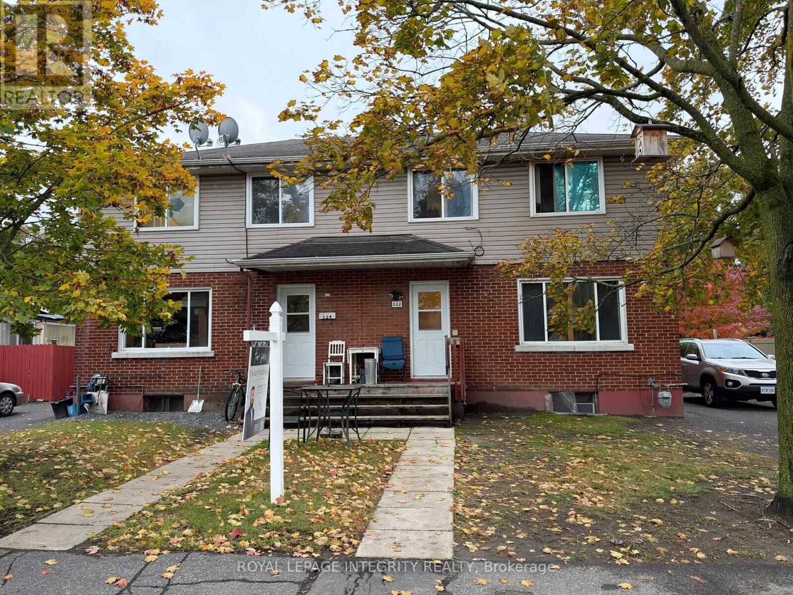Property Photo:  322 Queen Mary Street  ON K1K 1W9 