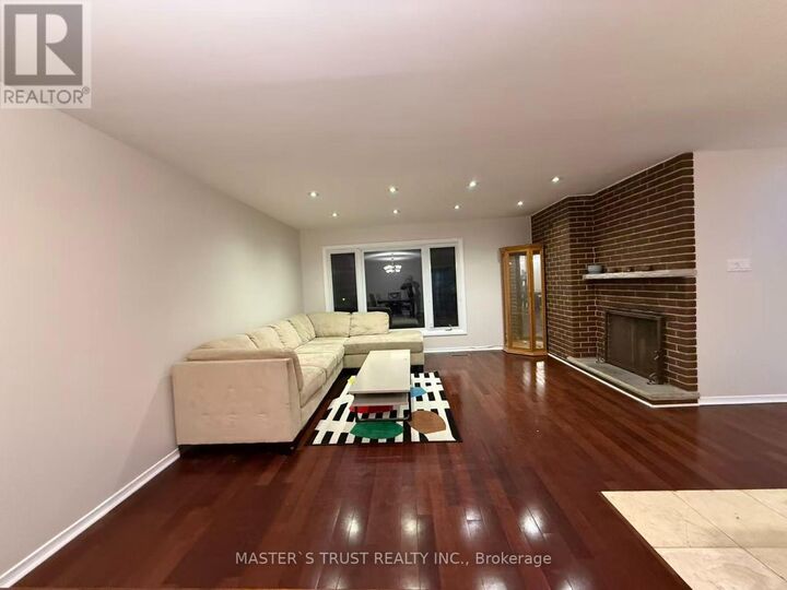 Property Photo: 92 Loganberry Crescent Main ON M2H 3H1