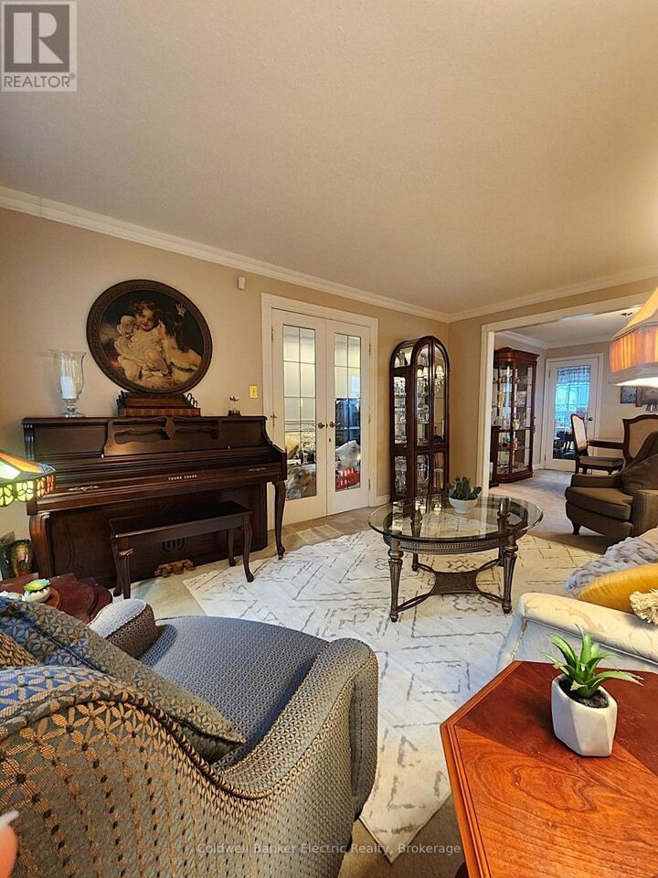 Property Photo: 1007 Moorelands Crescent ON L1W 3K3