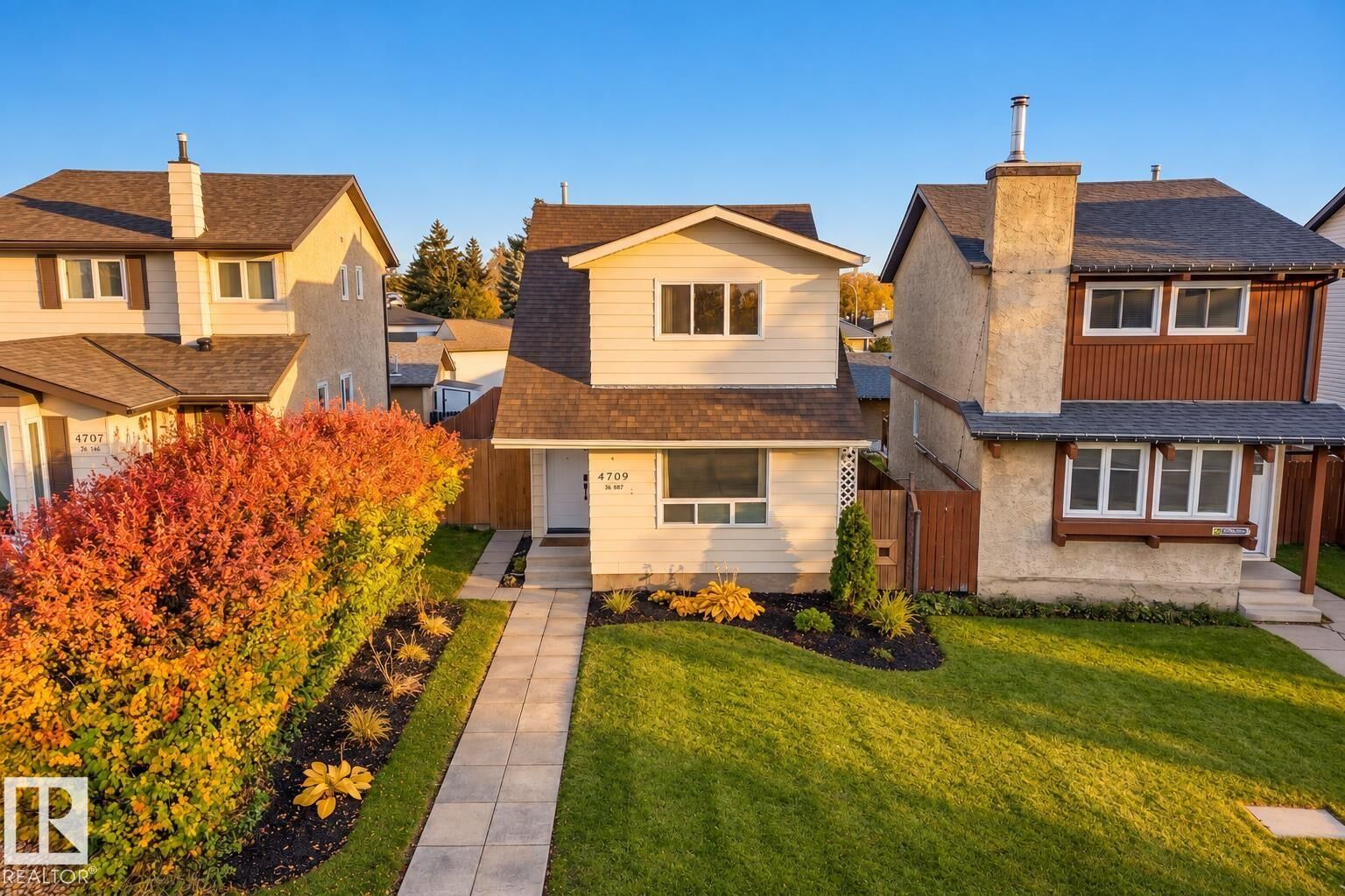 Property Photo:  4709 26 Avenue NW  AB T6L 4W4 