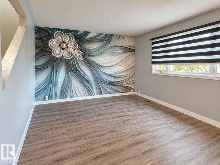 Property Photo:  355 Kirkpatrick Crescent NW  AB T6L 5C9 