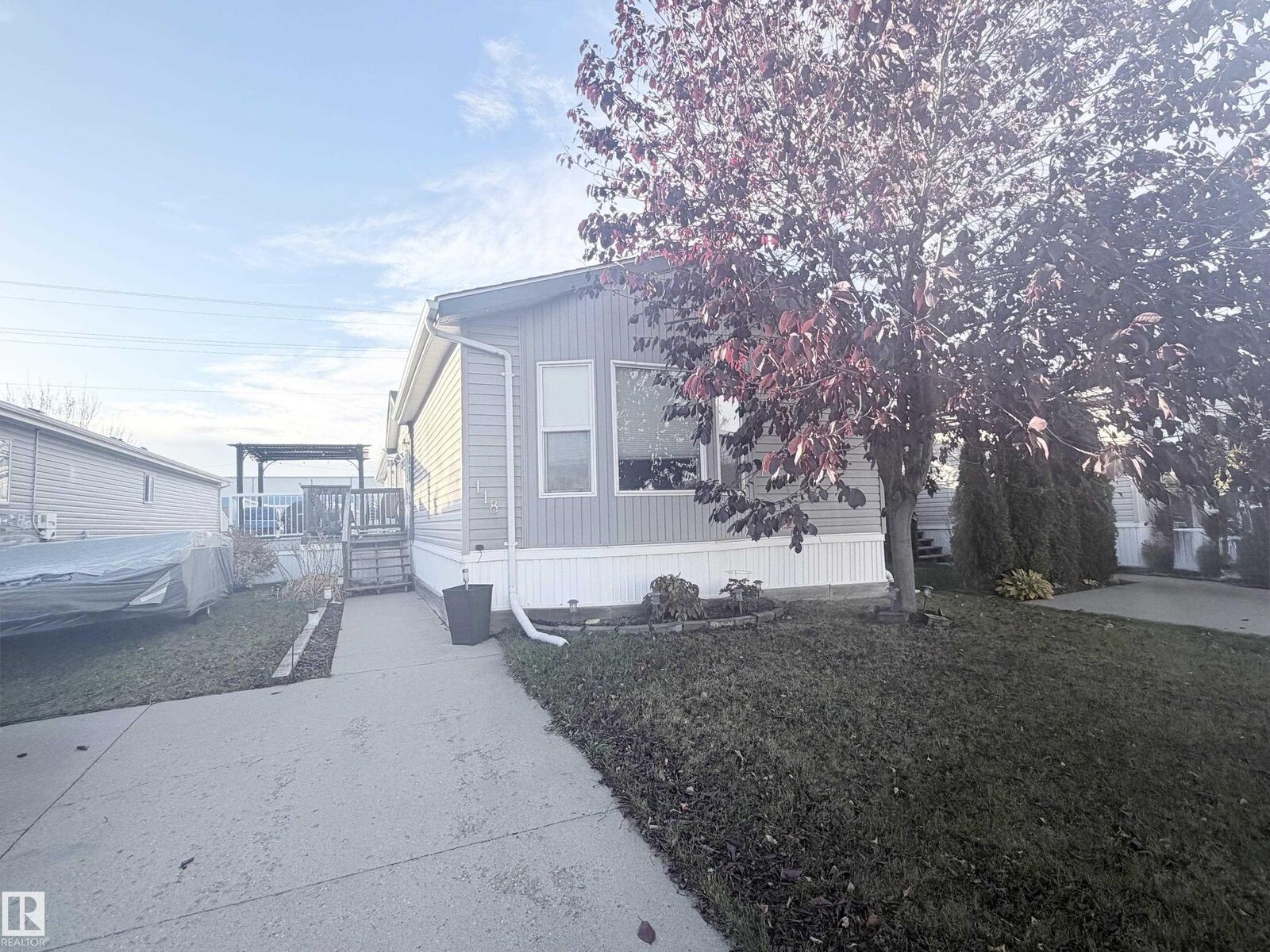 Property Photo: 118 Oak Wood Road NW AB T6P 0A2