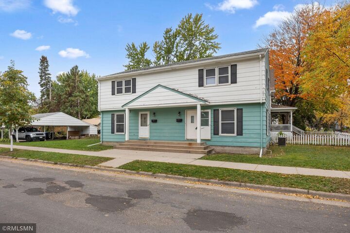 Property Photo:  985 Cypress Street  MN 55106 