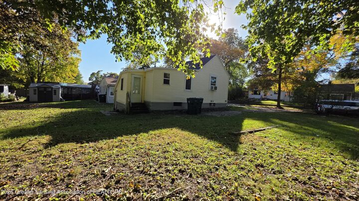 Property Photo: 722 Maryland Avenue MI 48906