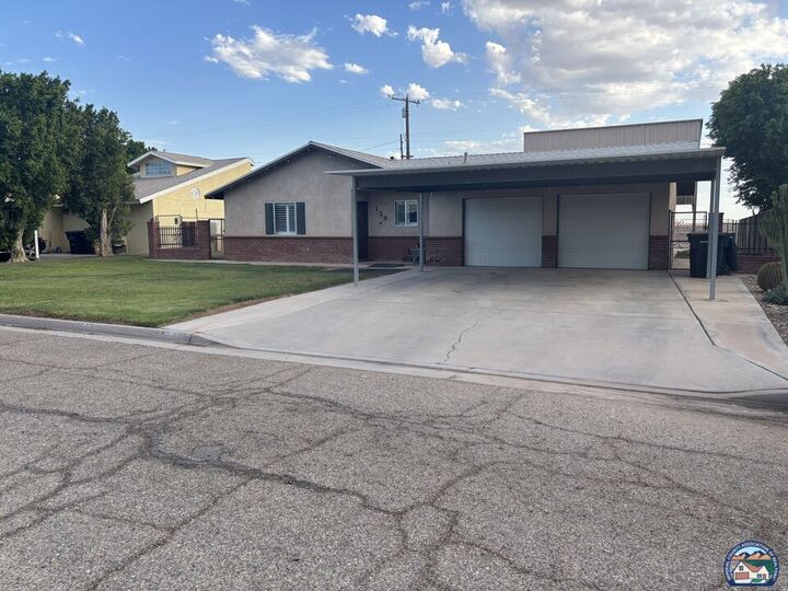 Property Photo: 150 Beverlee Way CA 92281
