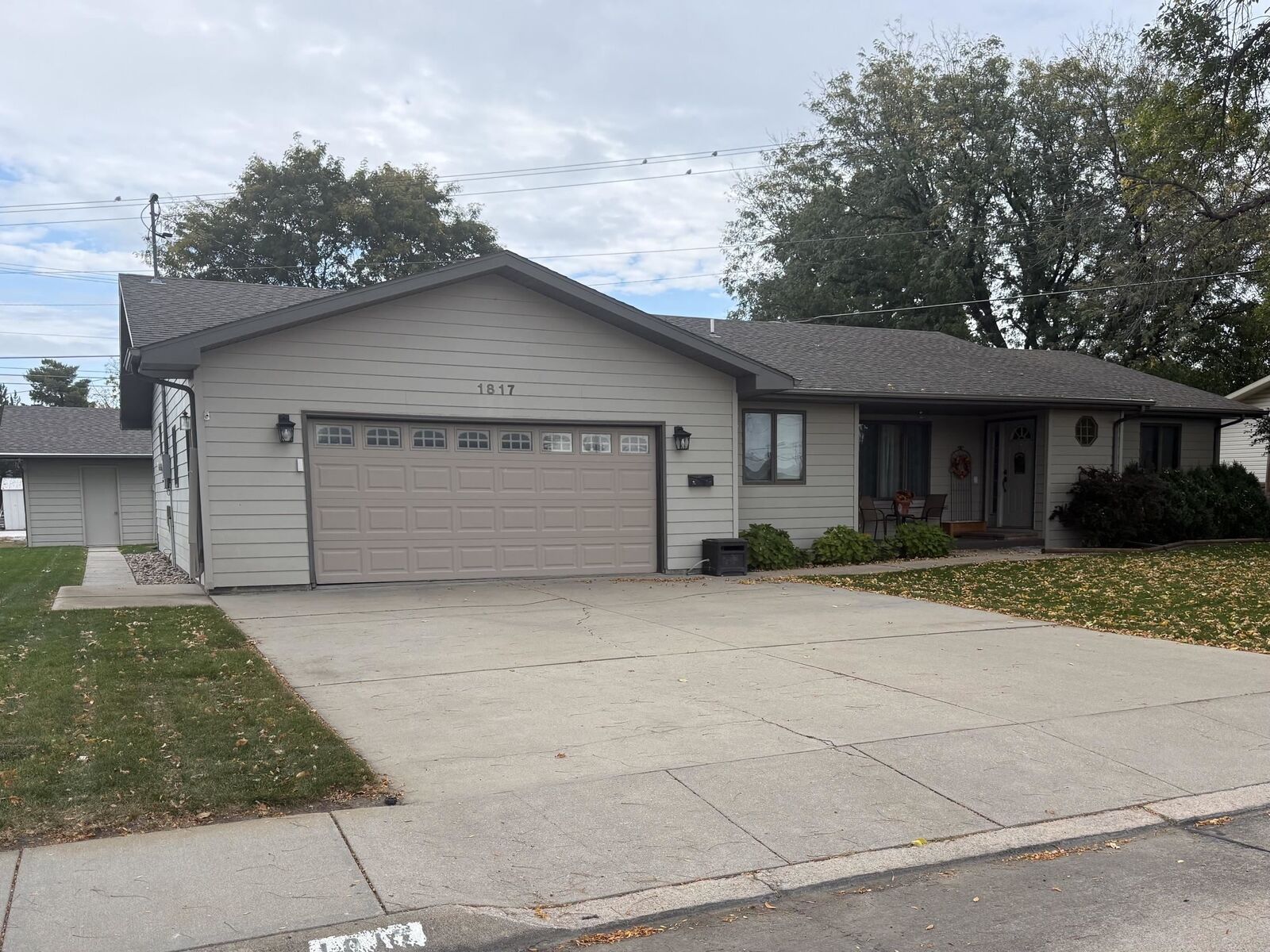 Property Photo:  1817 W D  NE 69101 