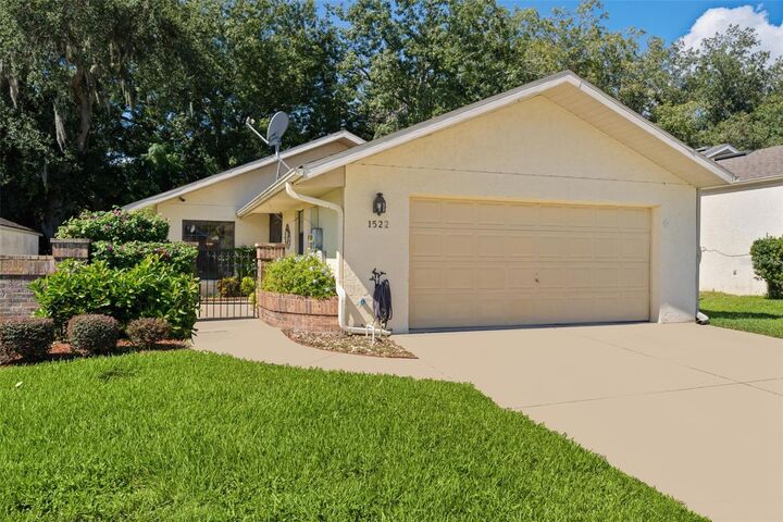 Property Photo:  1522 S Pointe Drive  FL 34748 