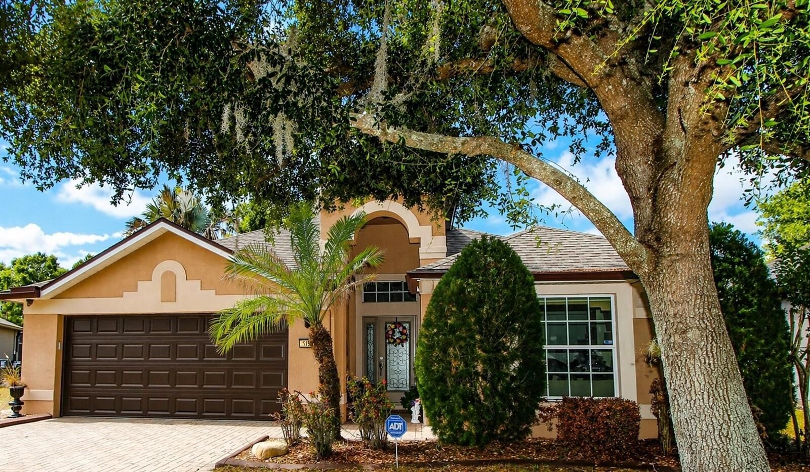 Property Photo: 516 Lago Loop FL 33837