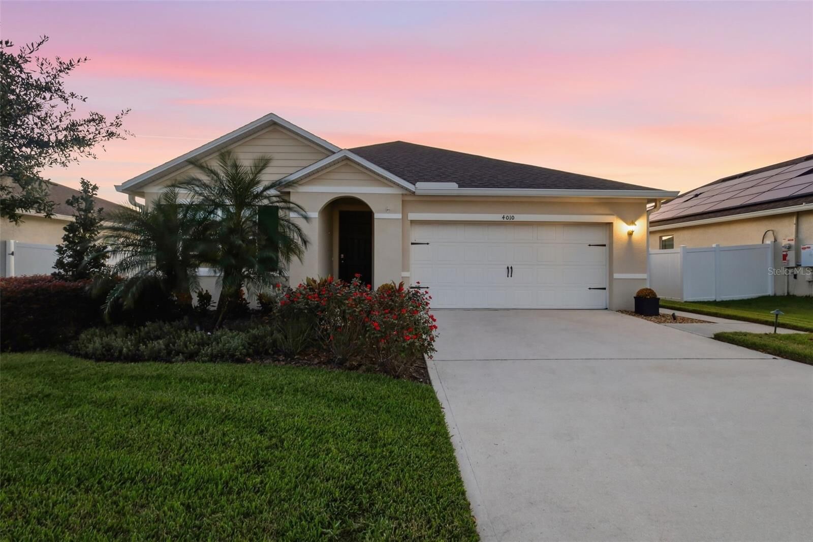 Property Photo:  4010 Sapsucker Loop  FL 32773 