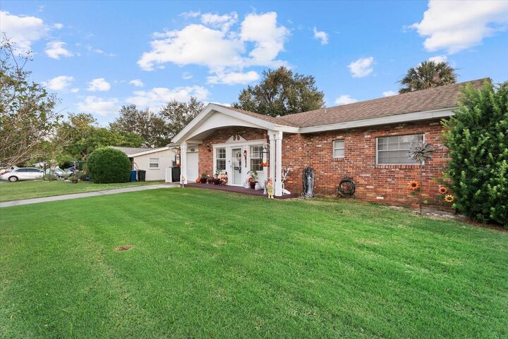 Property Photo: 2212 Clark Avenue FL 34207