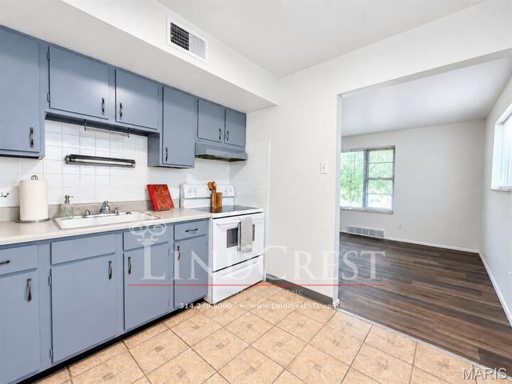 Property Photo: 7422 Gravois Avenue 1A MO 63123
