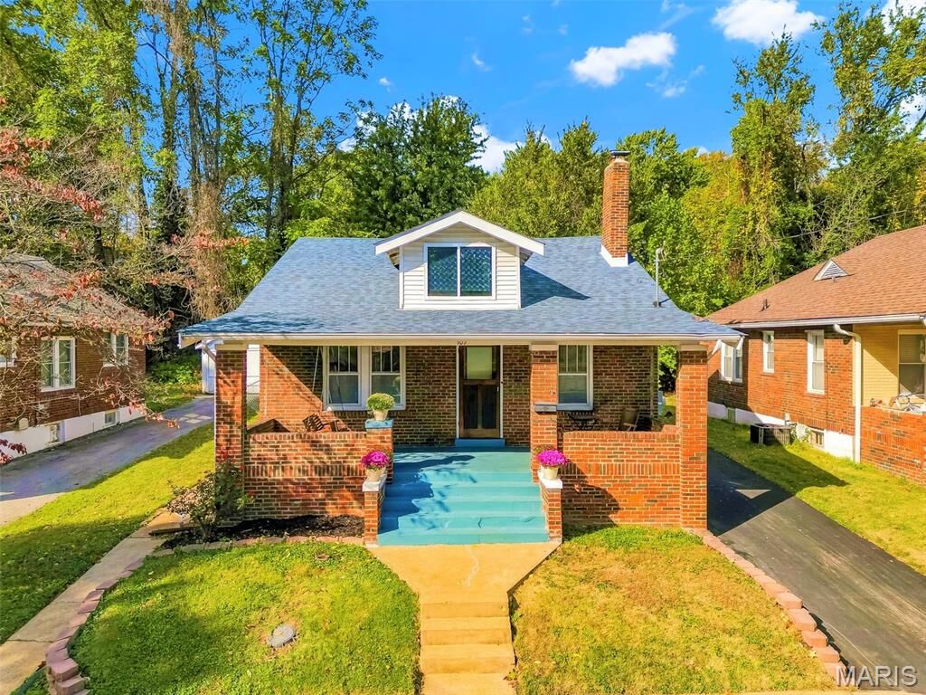 Property Photo:  109 Lawrence Avenue  MO 63135 