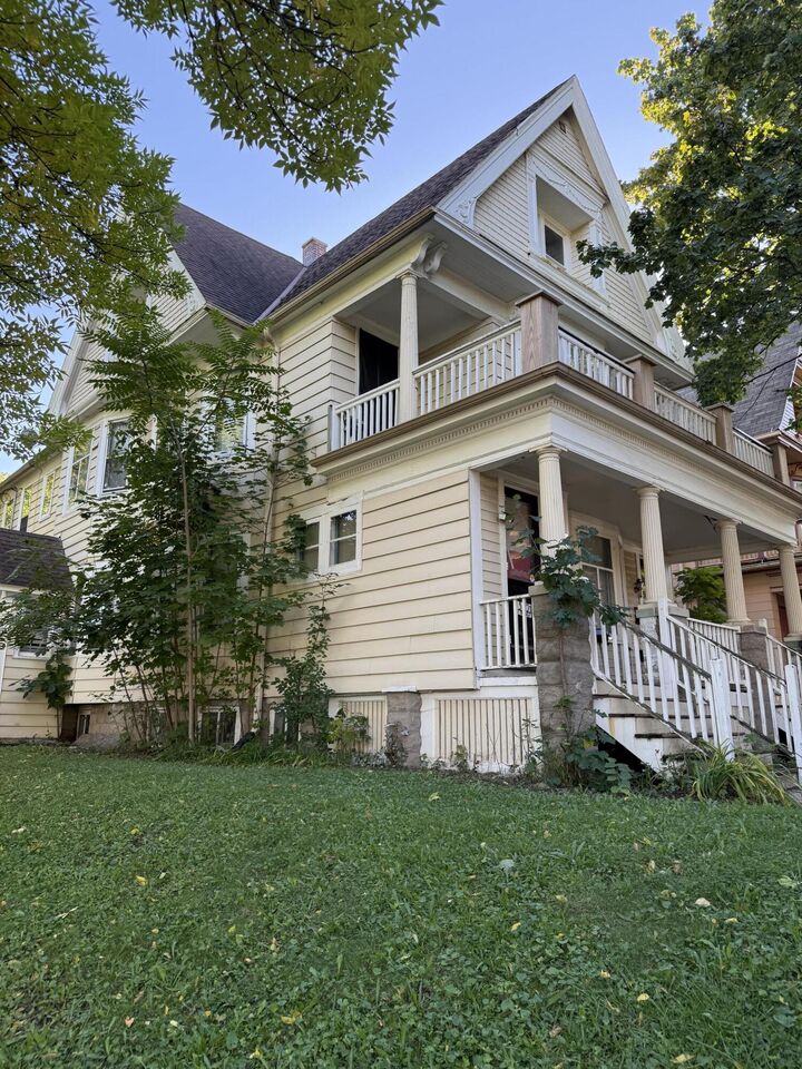 Property Photo:  3201 W McKinley Blvd  WI 53208 