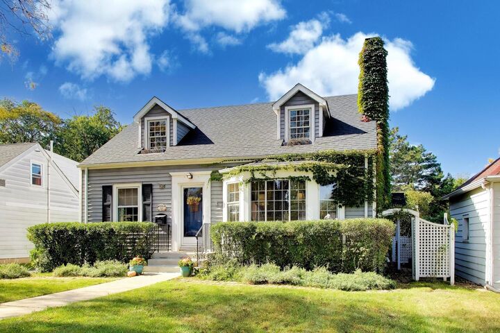 Property Photo: 314 S Wolf Road IL 60016