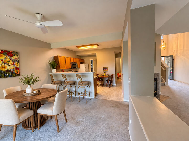 Property Photo:  1689 S Candlestick Way  IL 60085 