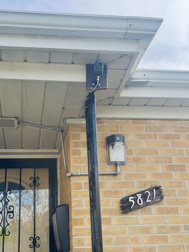 Property Photo: 5821 N California Avenue IL 60659