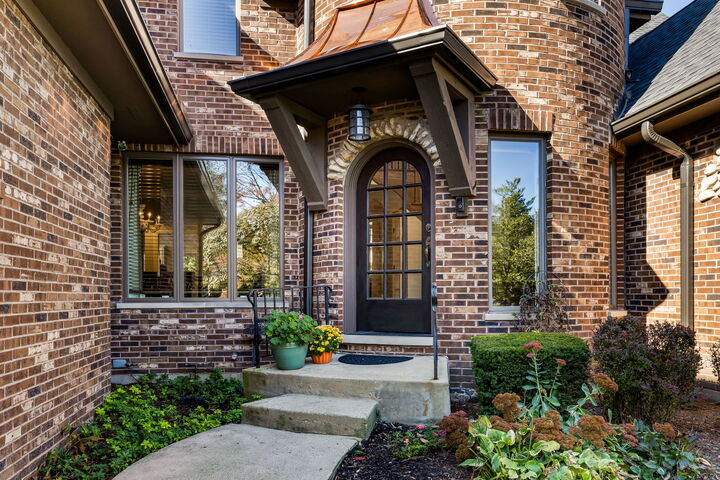 Property Photo:  5826 Giddings Avenue  IL 60521 