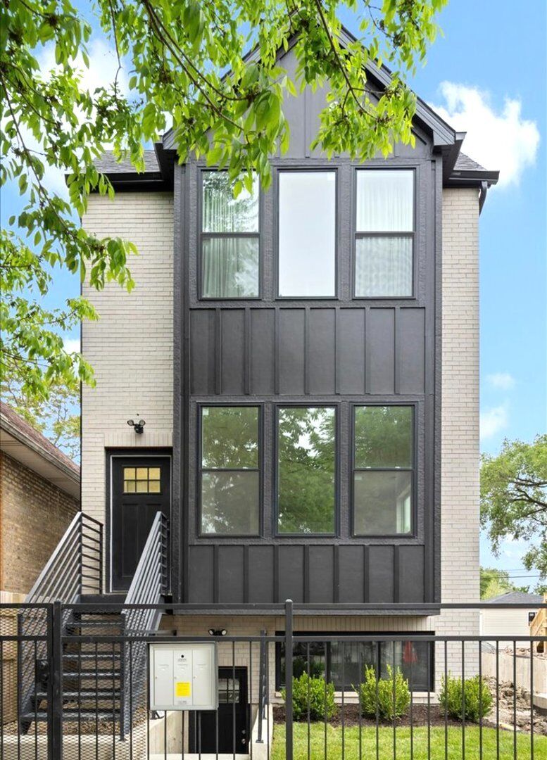 Property Photo:  538 N Trumbull Avenue  IL 60624 