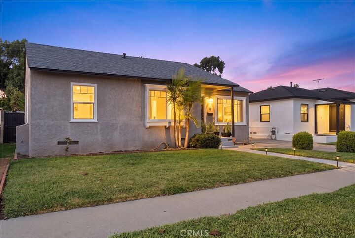 Property Photo:  361 E Harding  CA 90805 