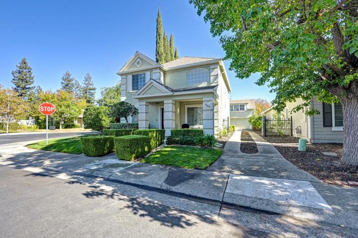 Property Photo: 9464 Cedarview Way CA 95758