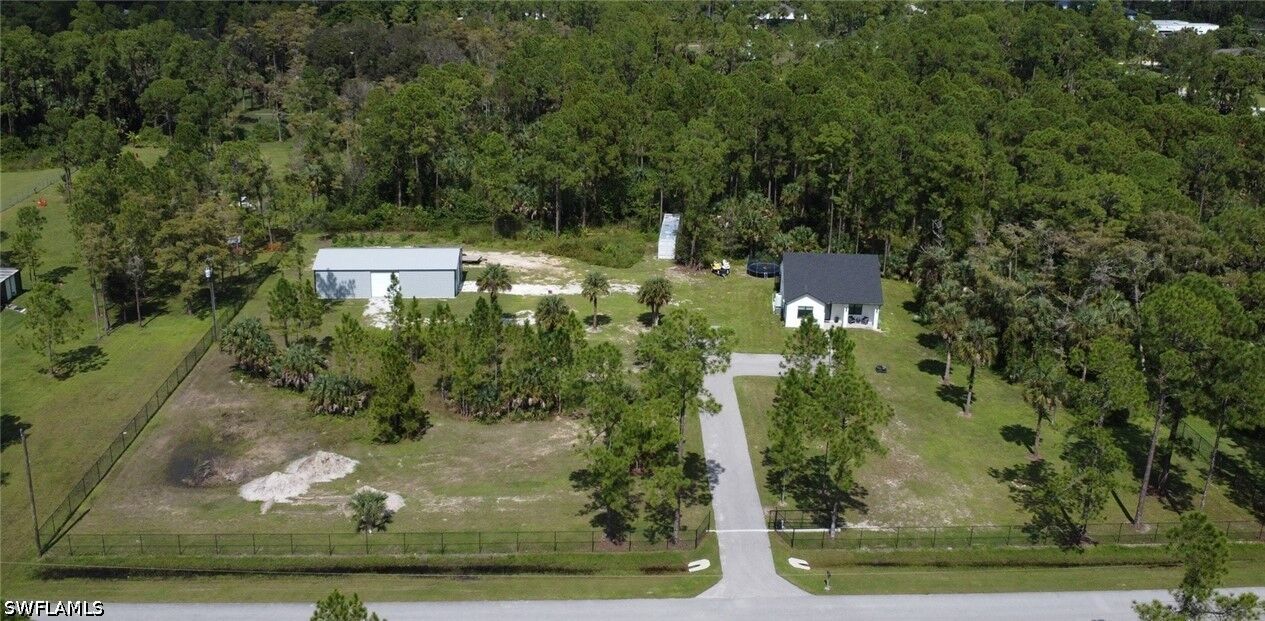 Property Photo: 3039 12th Avenue NE FL 34120