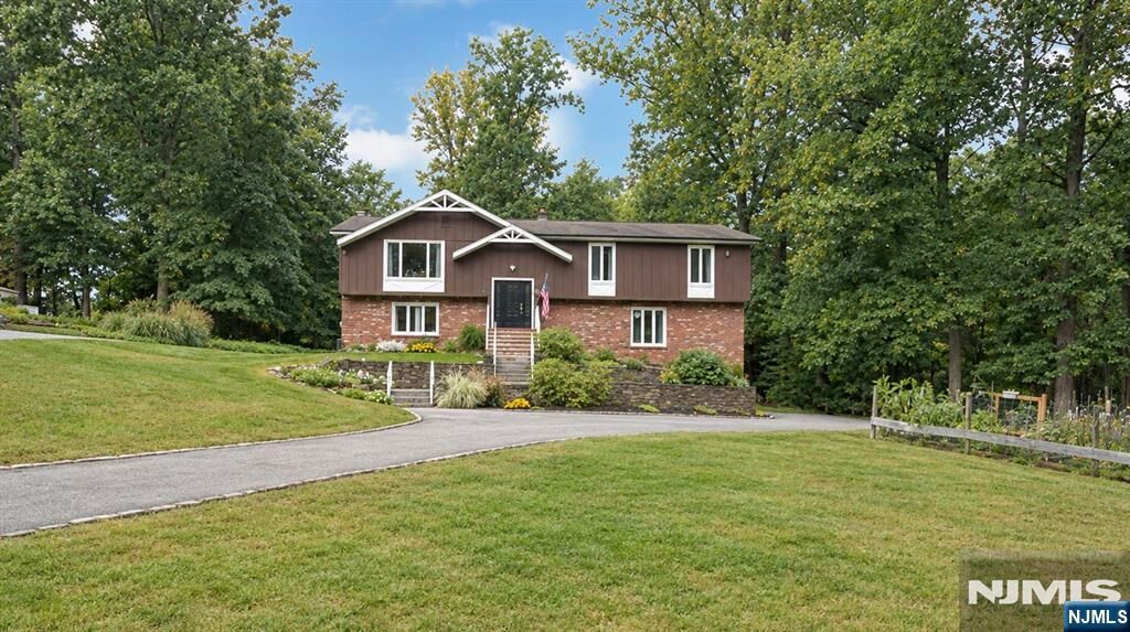 Property Photo:  10 Edward Circle  NJ 07045 