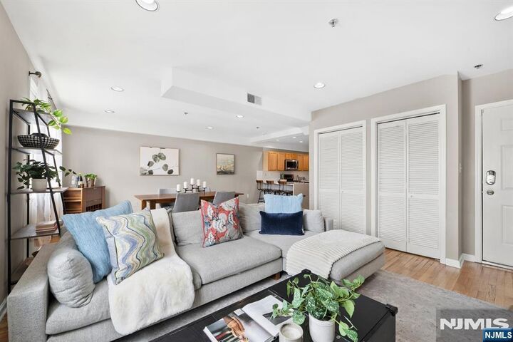 Property Photo:  225 Clinton Street 4  NJ 07030 