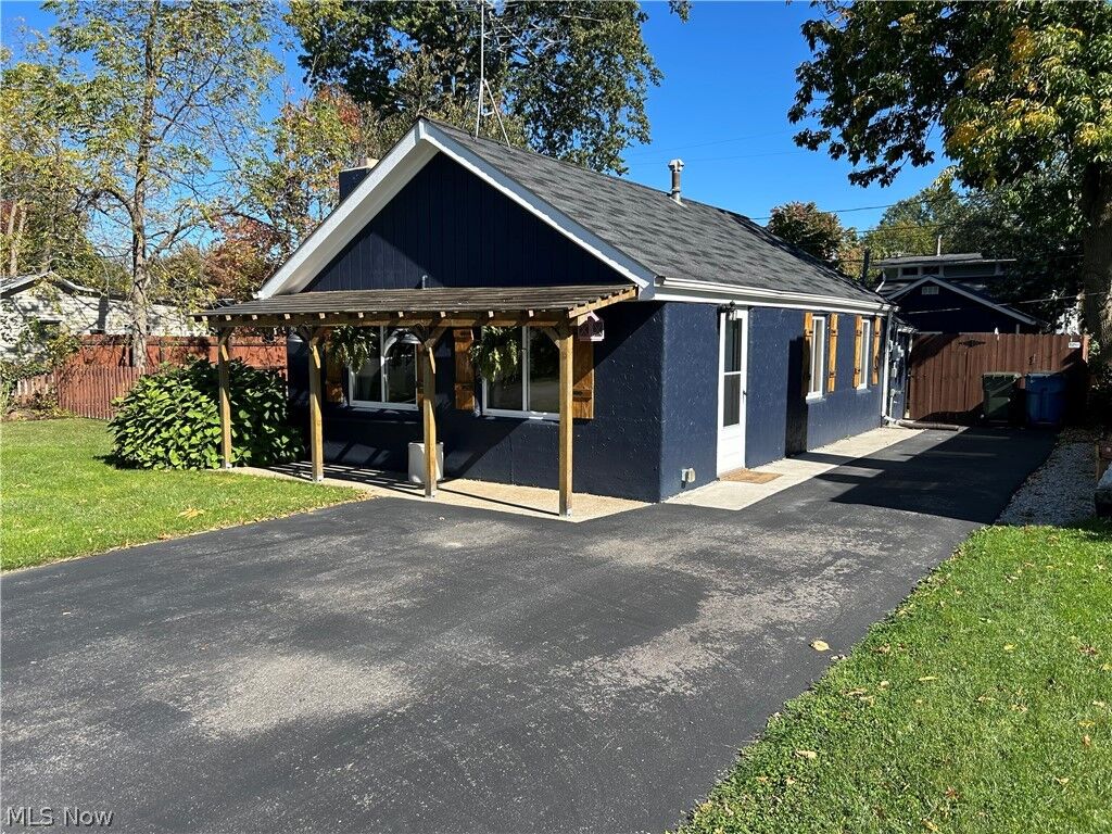 Property Photo: 303 Roxboro Road OH 44089