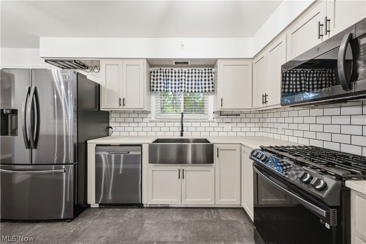 Property Photo: 70 N Hillside Road OH 44406