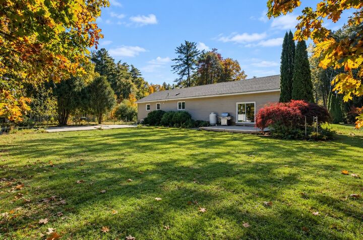 Property Photo: 7 Tokanel Road NH 03087