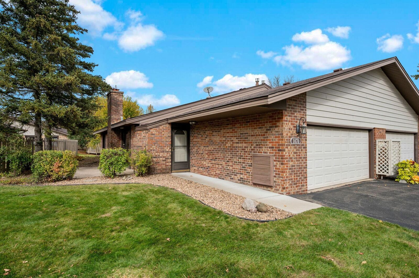 Property Photo: 1070 Zanzibar Lane N MN 55447
