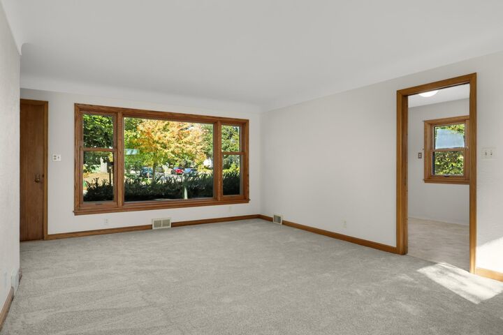 Property Photo:  1208 Hoyt Avenue E  MN 55106 