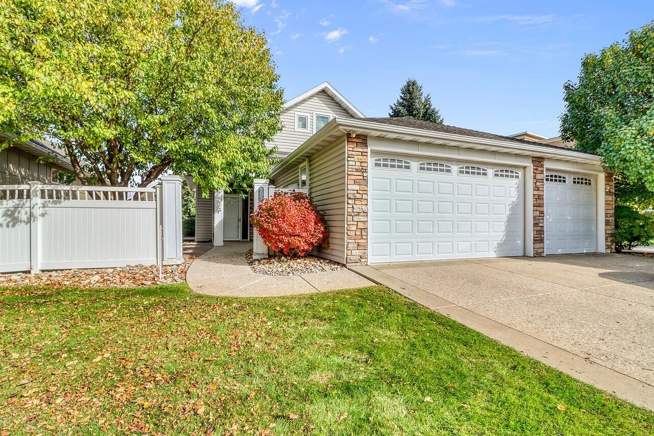 Property Photo:  797 Villa Park Way  ND 58078 
