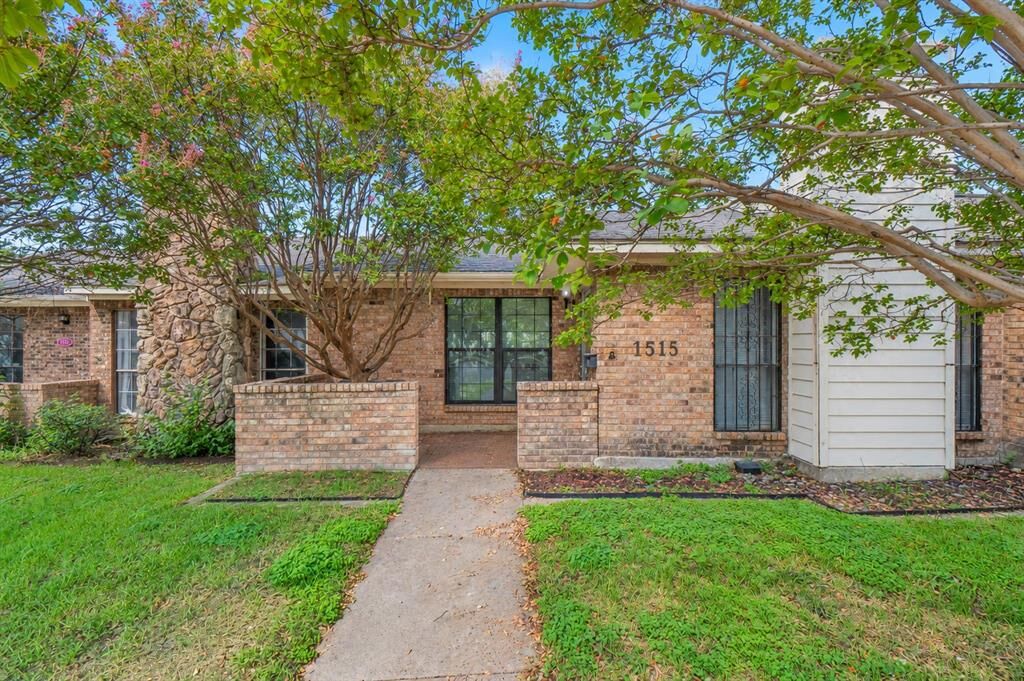 Property Photo:  1515 Cherrycrest Street  TX 75228 