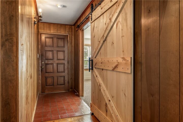 Property Photo: 1900 W Emma Avenue AR 72762