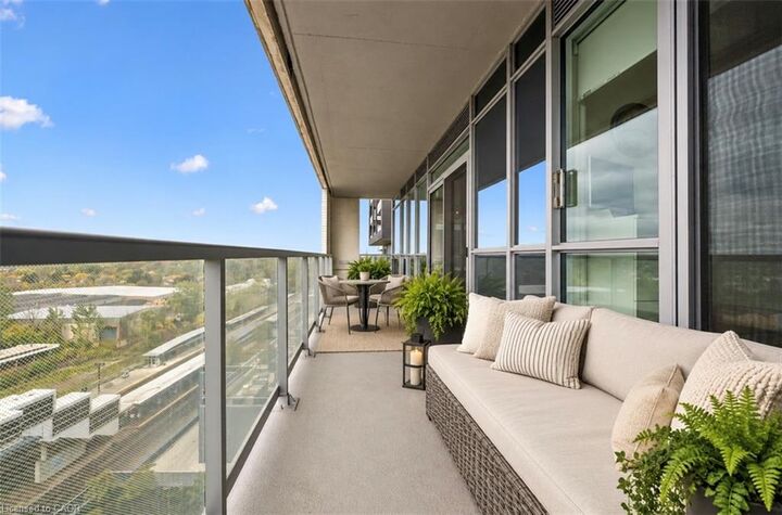 Property Photo:  2081 Fairview Street 1101  ON L7R 0E4 