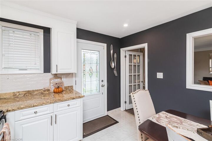 Property Photo:  43 Alderney Avenue  ON L9A 2A6 