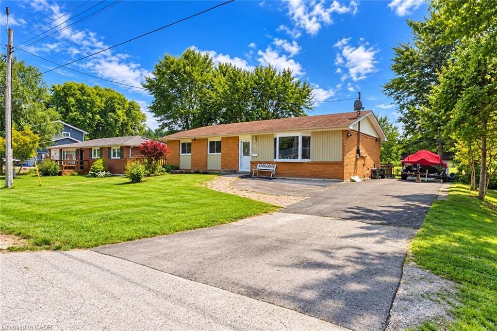 Property Photo:  365 Adeline Drive  ON L4P 3C4 