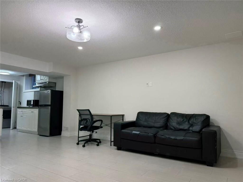 Property Photo:  117 Eaglecrest Street  ON N2K 0C4 