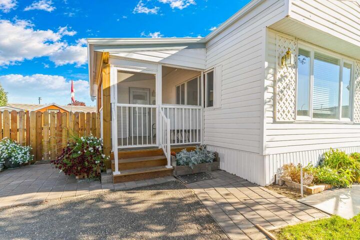Property Photo:  2248 Southview Drive SE 64  AB T1B 1R3 