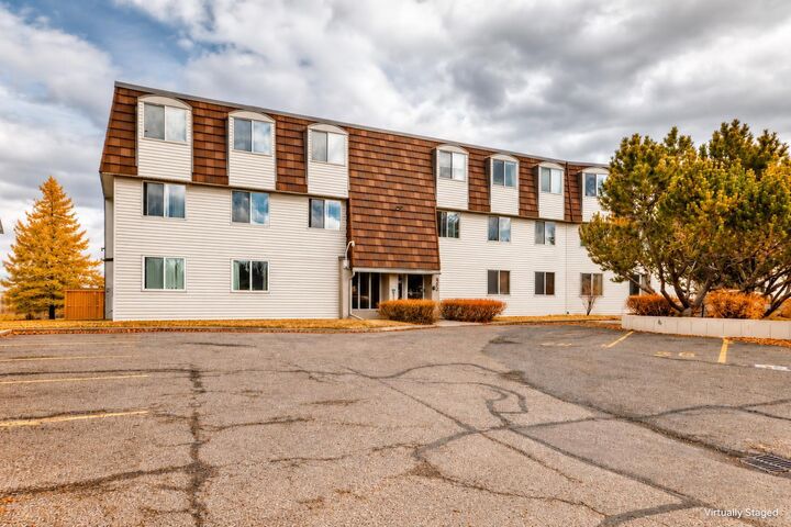 Property Photo:  512 Cedar Crescent SW 201  AB T3C 2Y8 