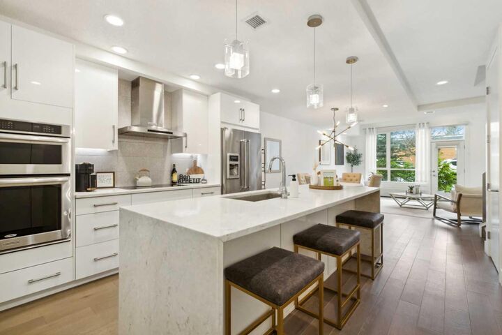 Property Photo:  1611 28 Avenue SW 103  AB T2T 1J5 