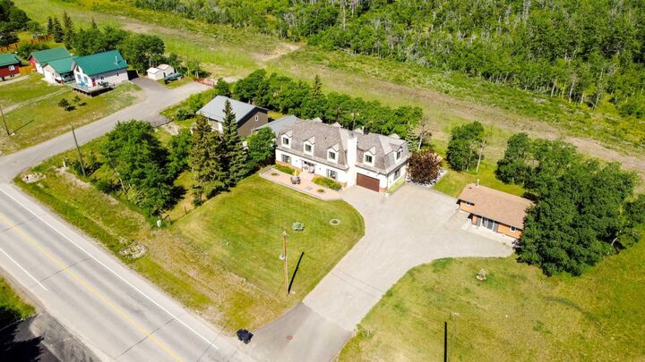 Property Photo:  622 First Avenue  AB T0K 1W0 
