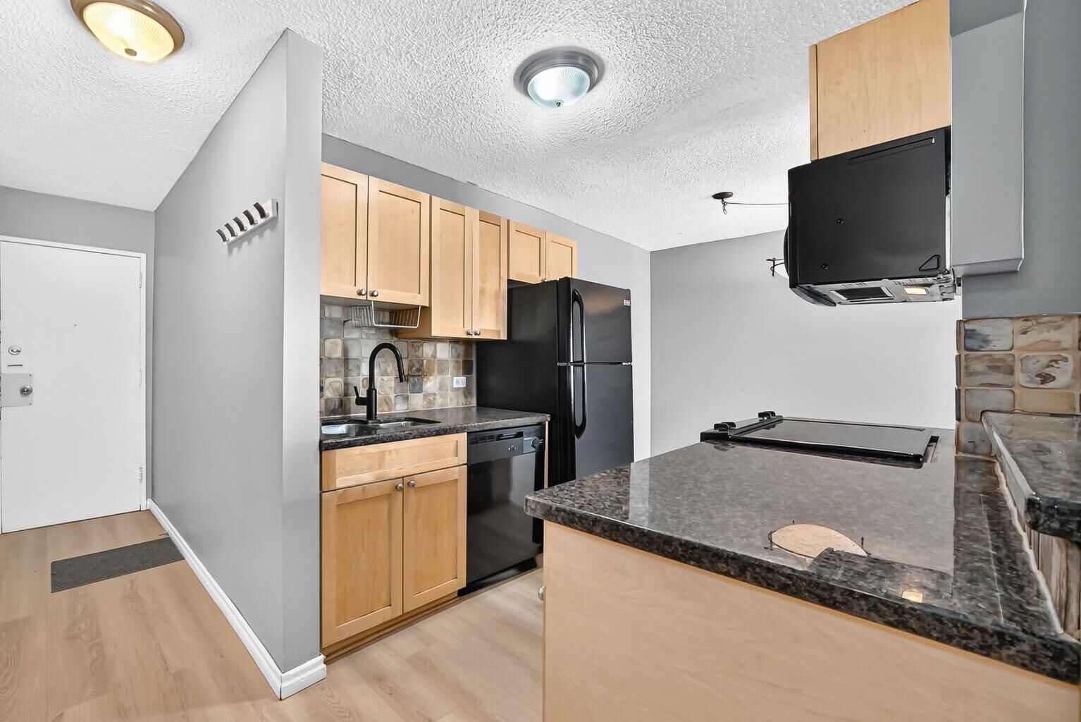 Property Photo:  1312 13 Avenue SW 501  AB T3E 0T3 