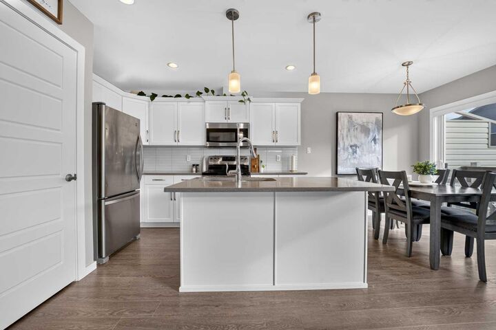 Property Photo:  1220 Keystone Road W 1  AB T1J 5H6 