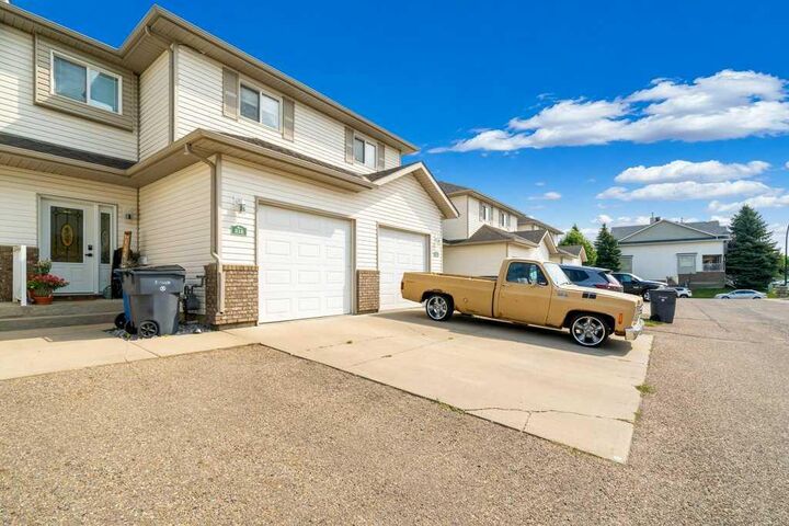 Property Photo:  316 Washington Way SE  AB T1A 8V2 