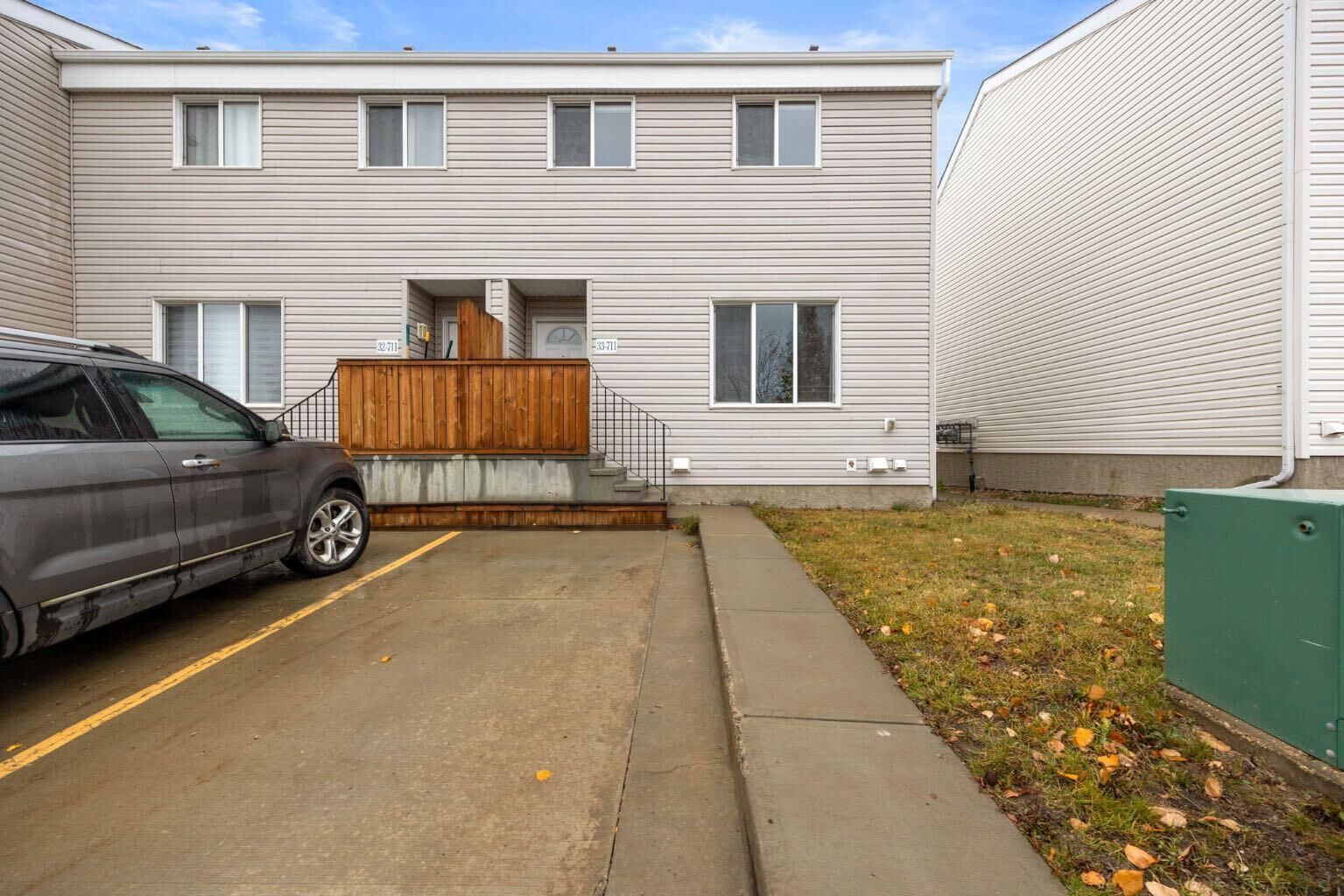 Property Photo:  711 Beacon Hill Drive 33  AB T9H 3R5 